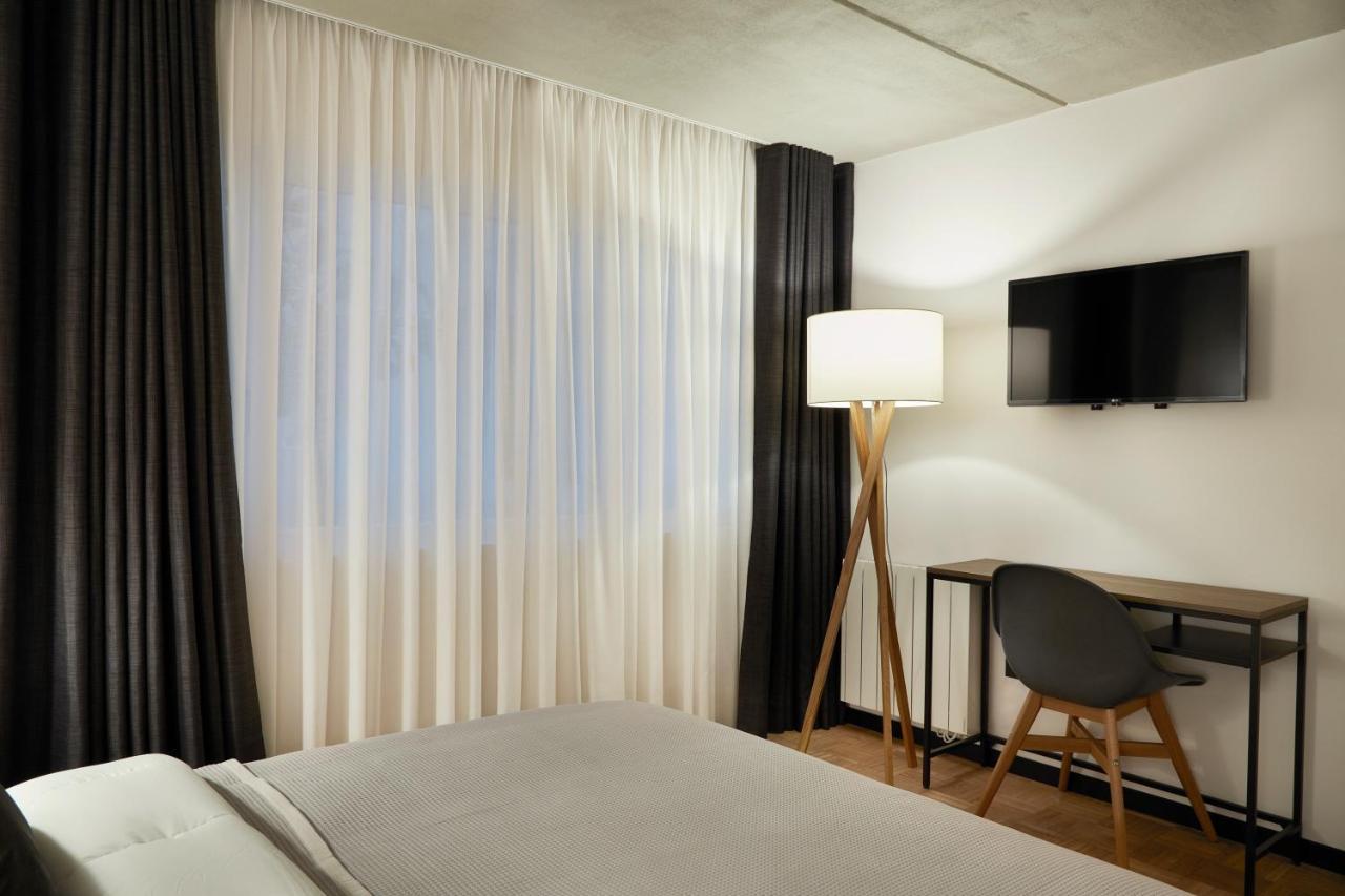 Apartamento En Pleno Centro Y A 200M De La Playa A Coruna Luaran gambar